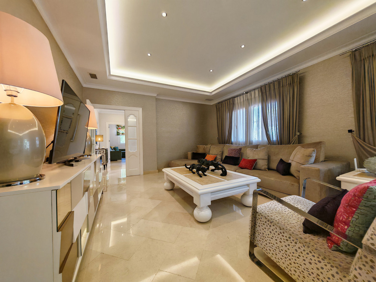 DP-12-R5412553-3 Villa for sale in Elviria