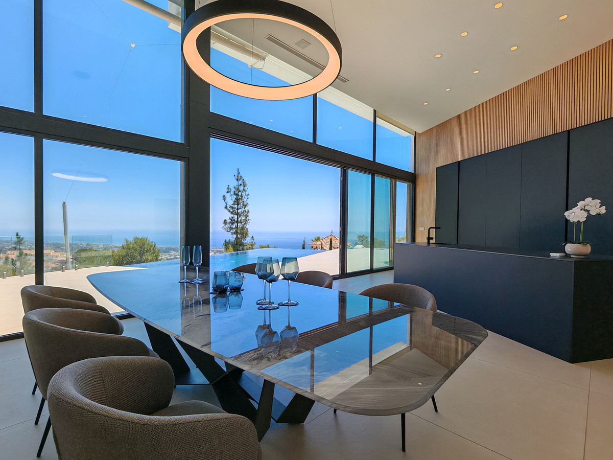 Villa for sale in Altos de los Monteros