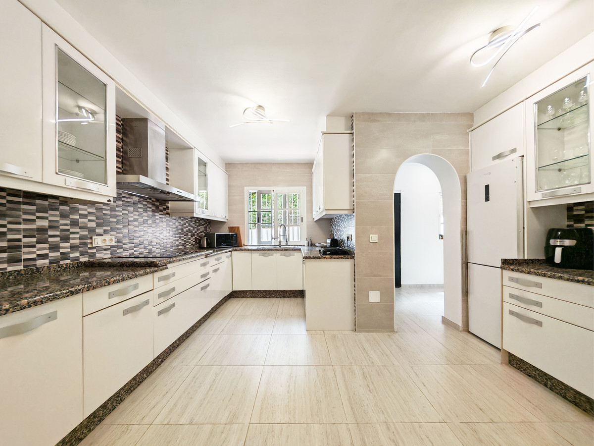 DP-12-R5420173-6 Villa for sale in Benalmadena