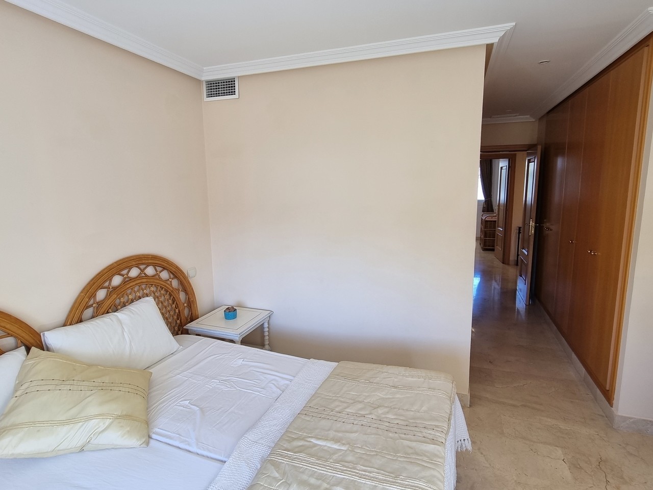 DP-17-B2488-15 Apartment for sale in Estepona