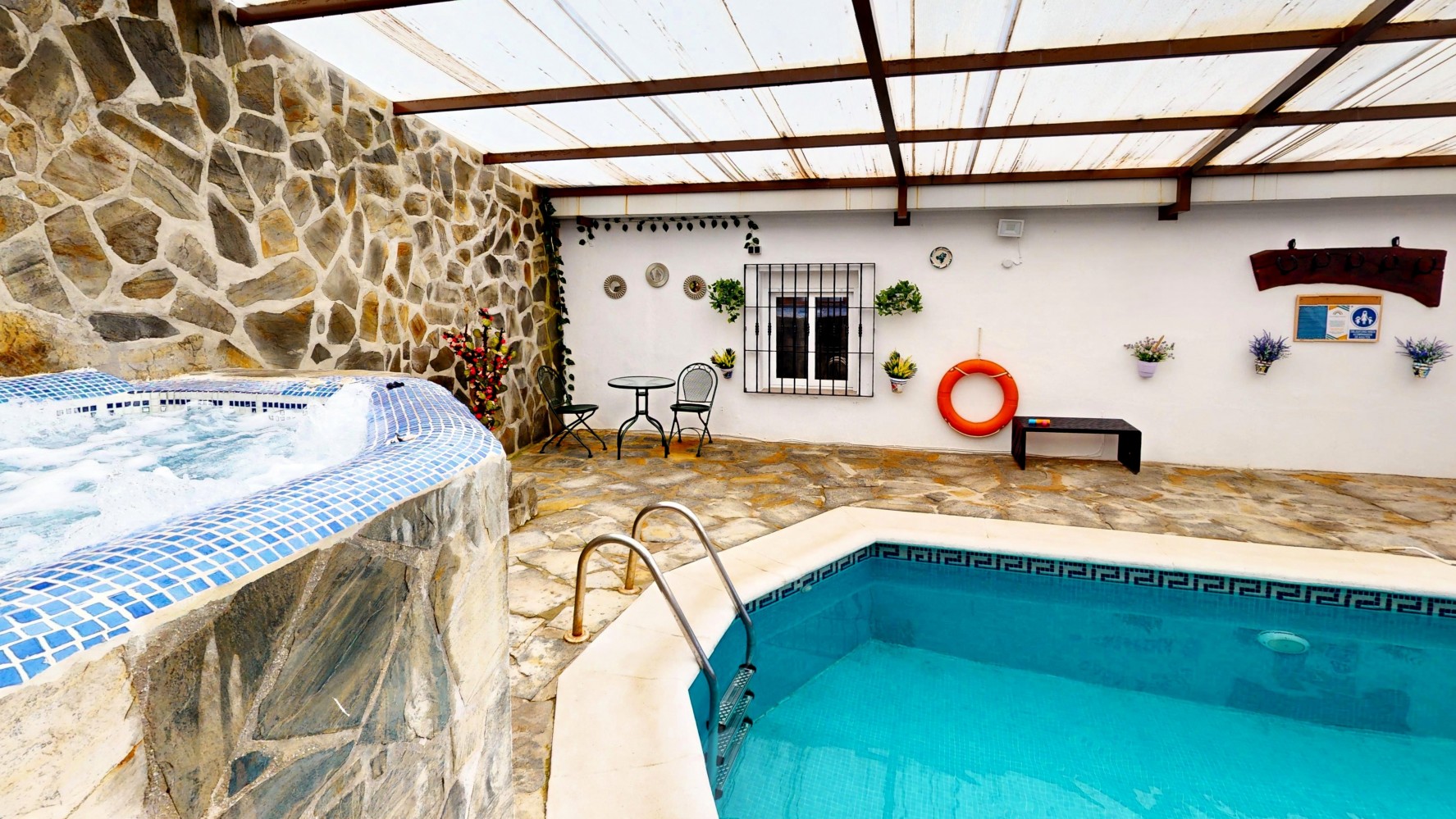 Villa for sale in Sayalonga
