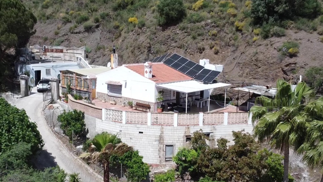 Villa for sale in Sayalonga