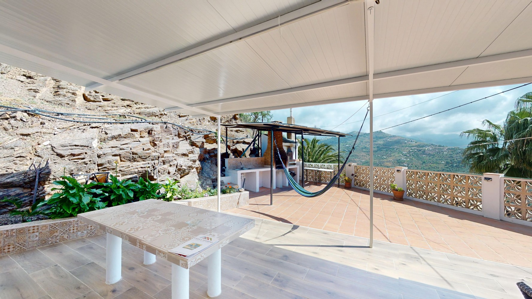 Villa for sale in Sayalonga