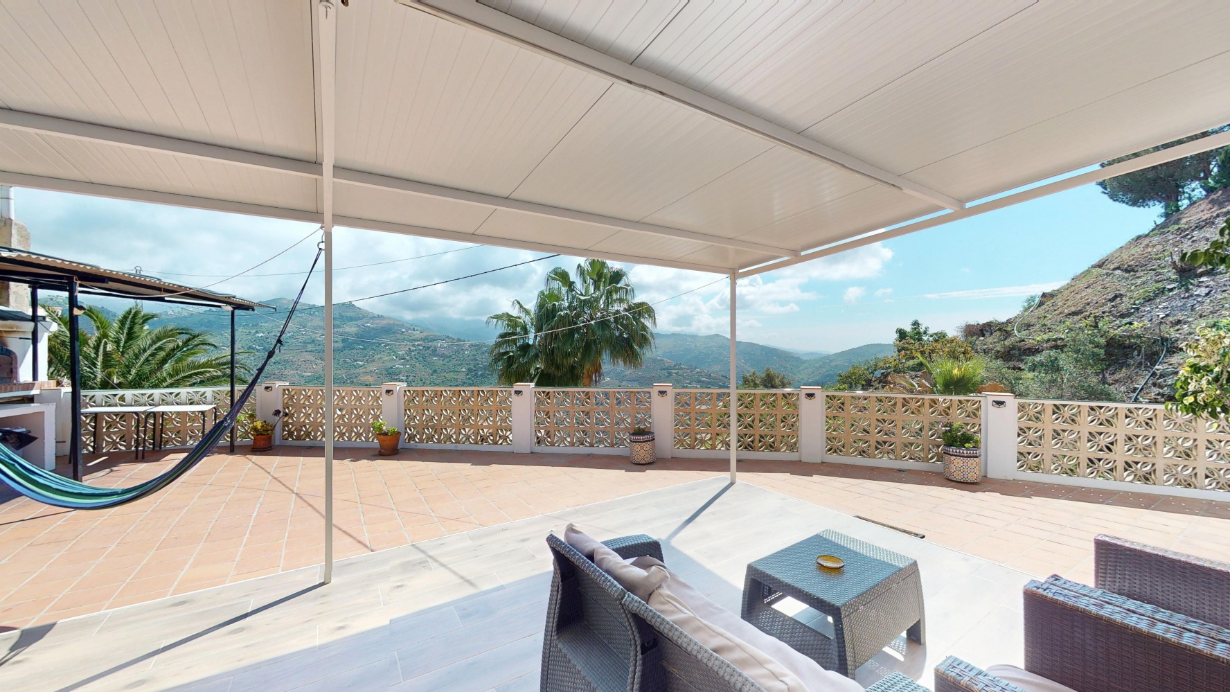 Villa for sale in Sayalonga