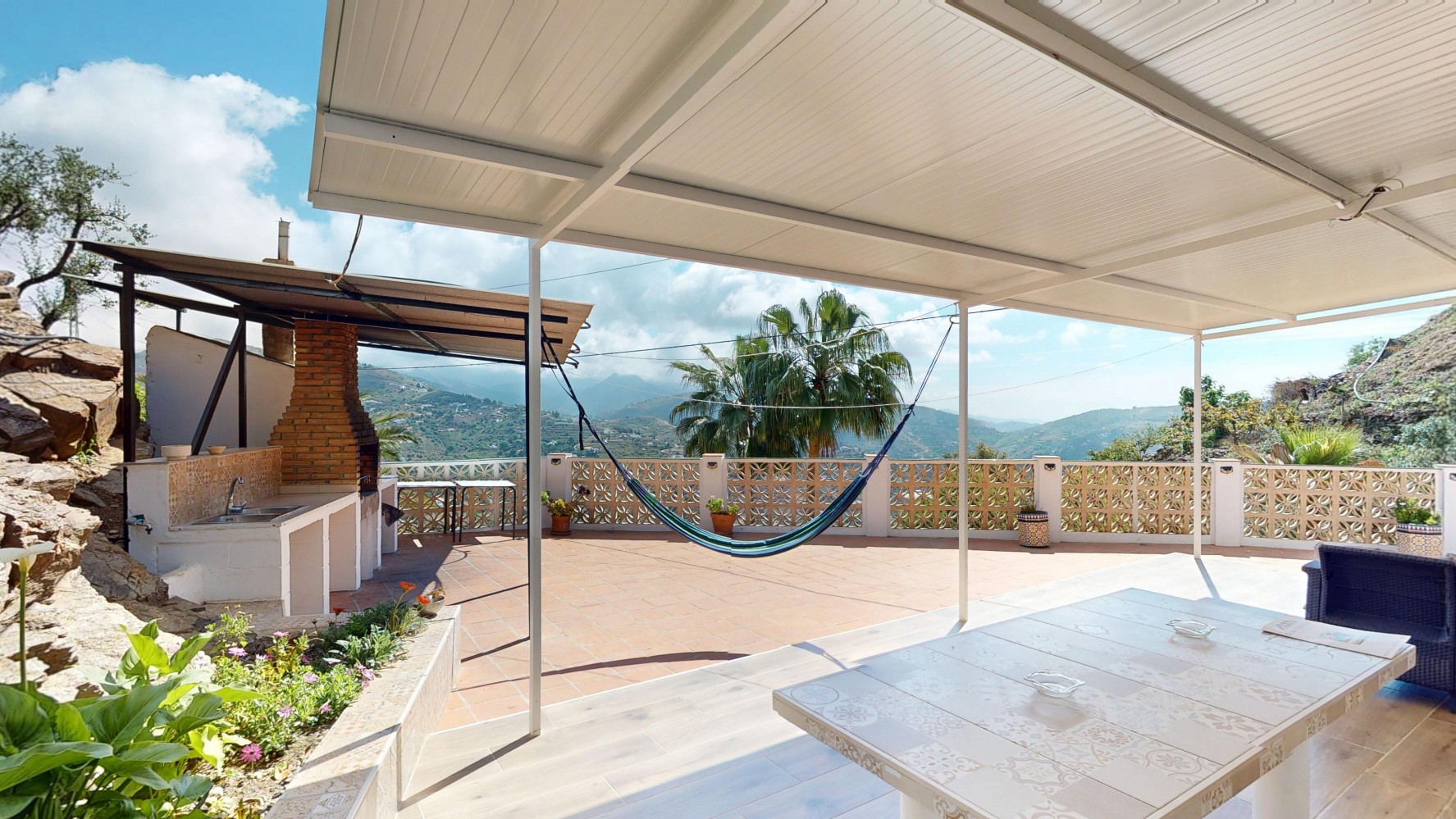 Villa for sale in Sayalonga