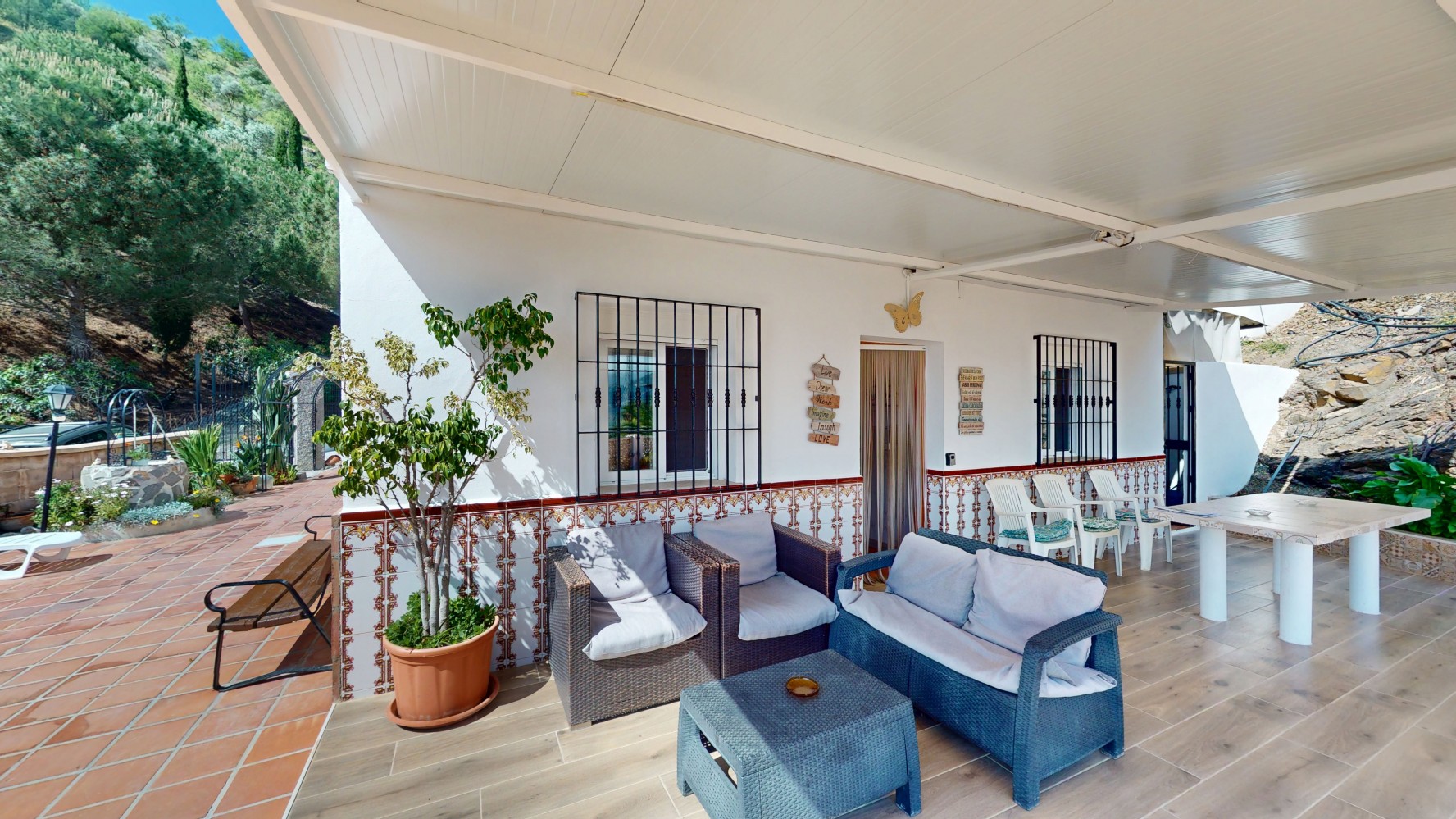 Villa for sale in Sayalonga