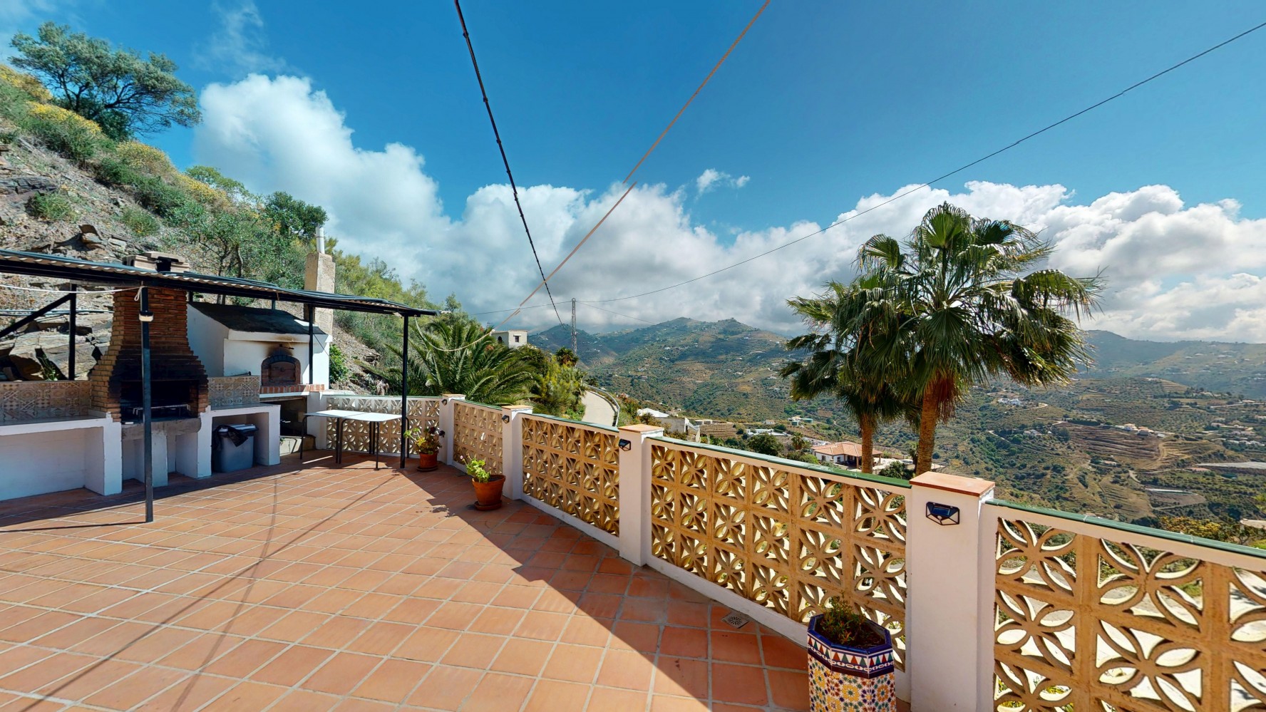 Villa for sale in Sayalonga