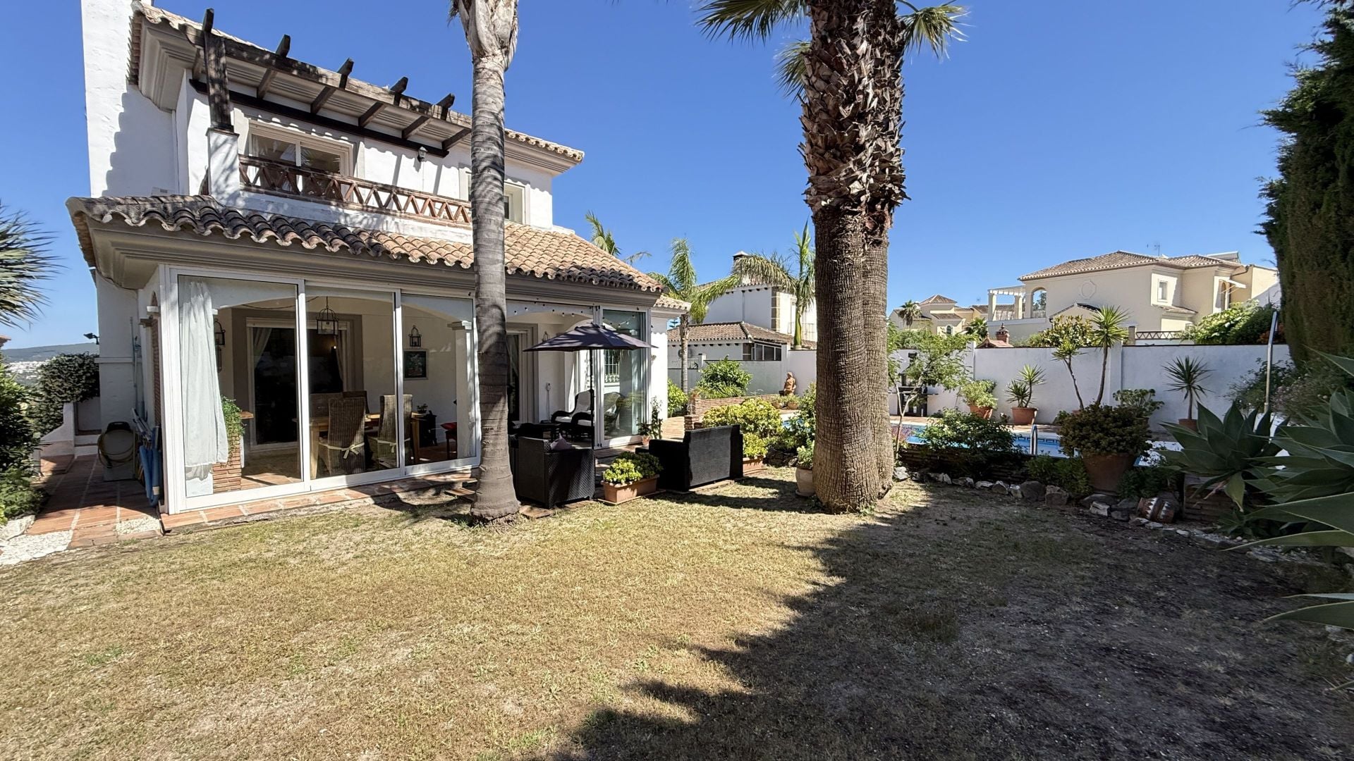 Villa for sale in Coín