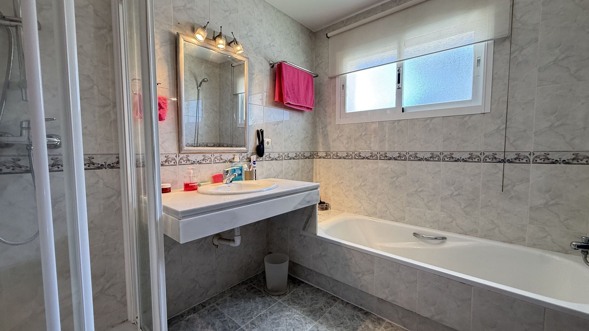 Villa for sale in Coín