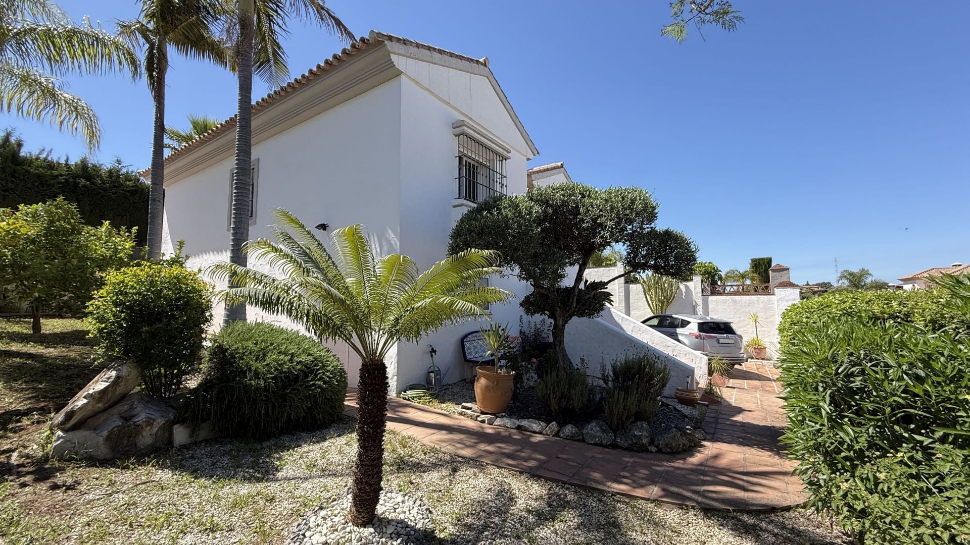 Villa for sale in Coín