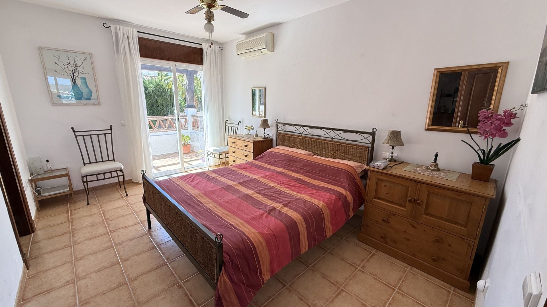 Villa for sale in Coín