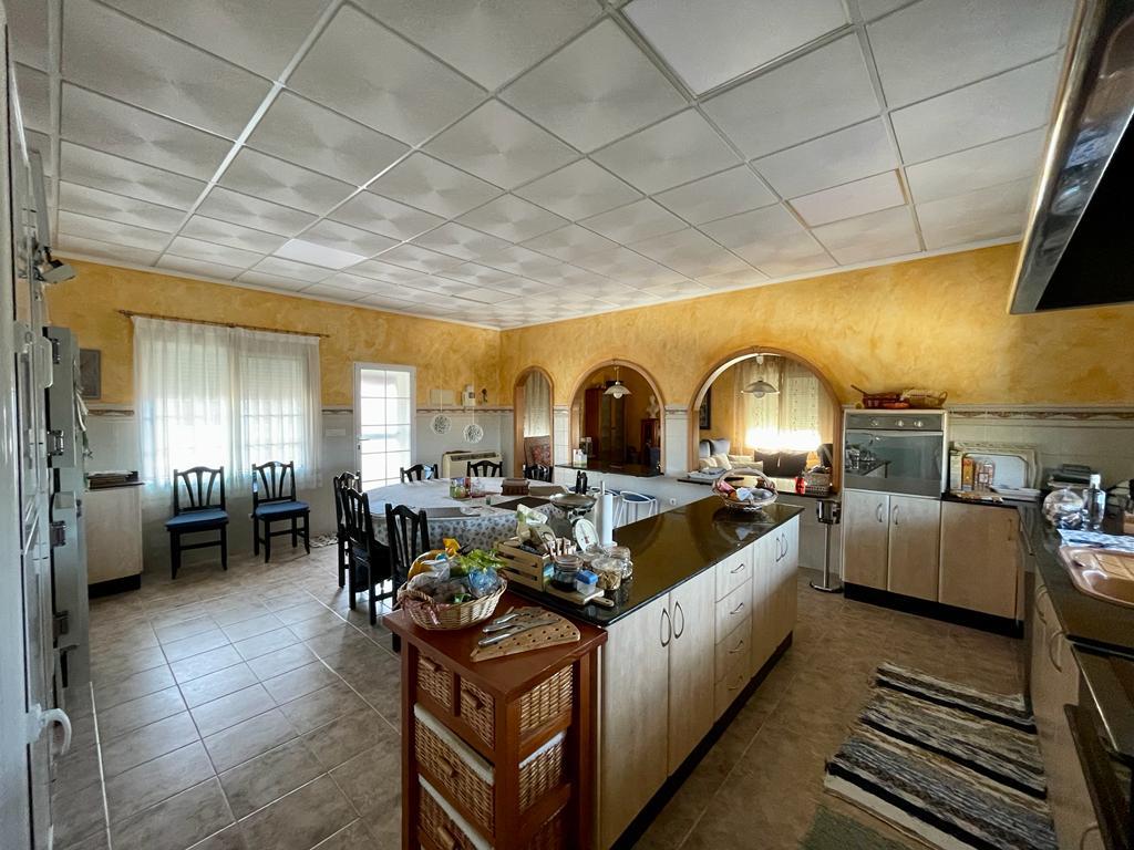 Villa for sale in Albatera