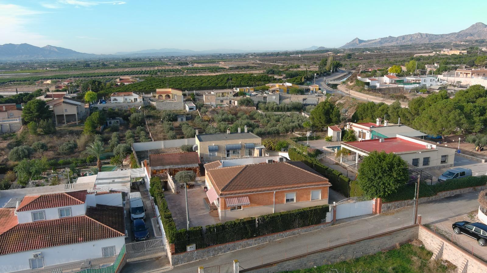 Villa for sale in Albatera