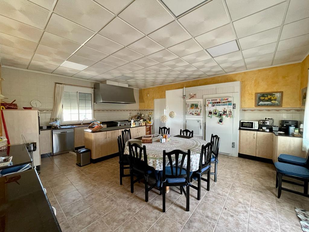 Villa for sale in Albatera
