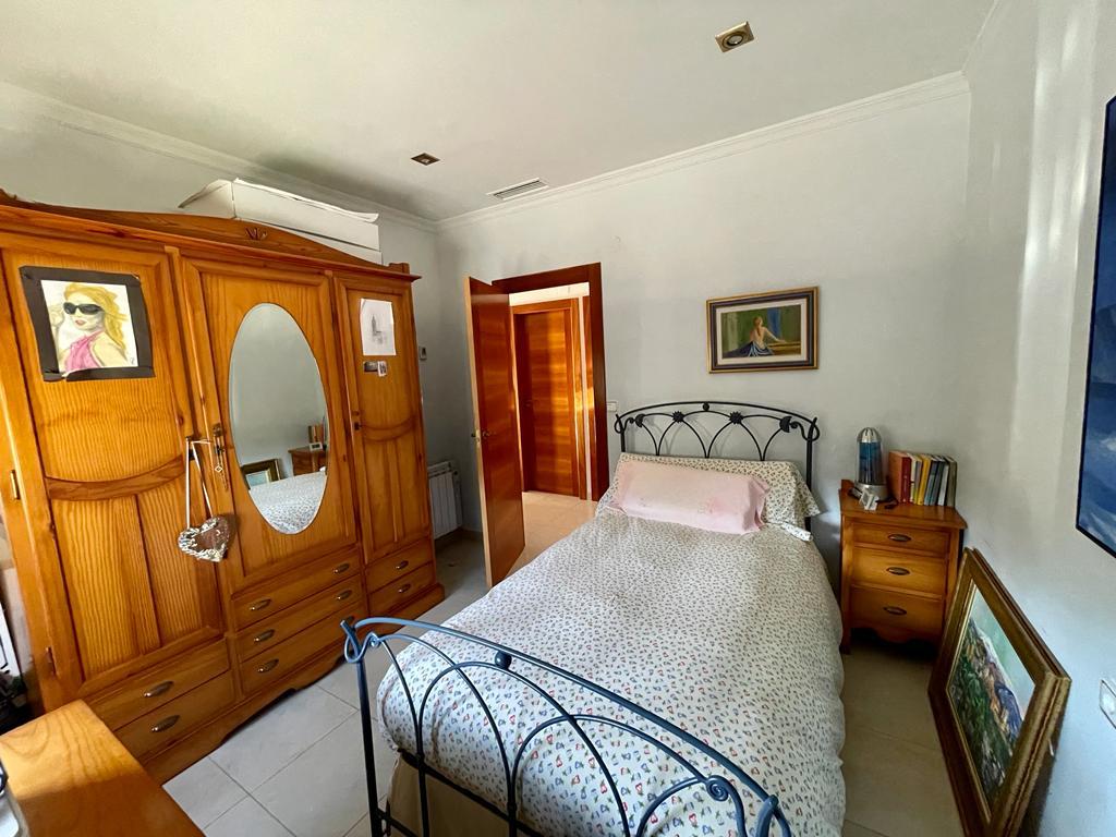 Villa for sale in Albatera