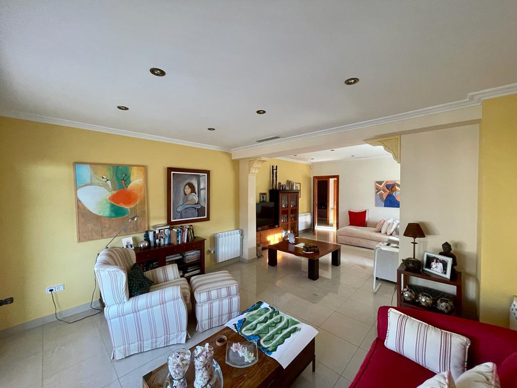 Villa for sale in Albatera