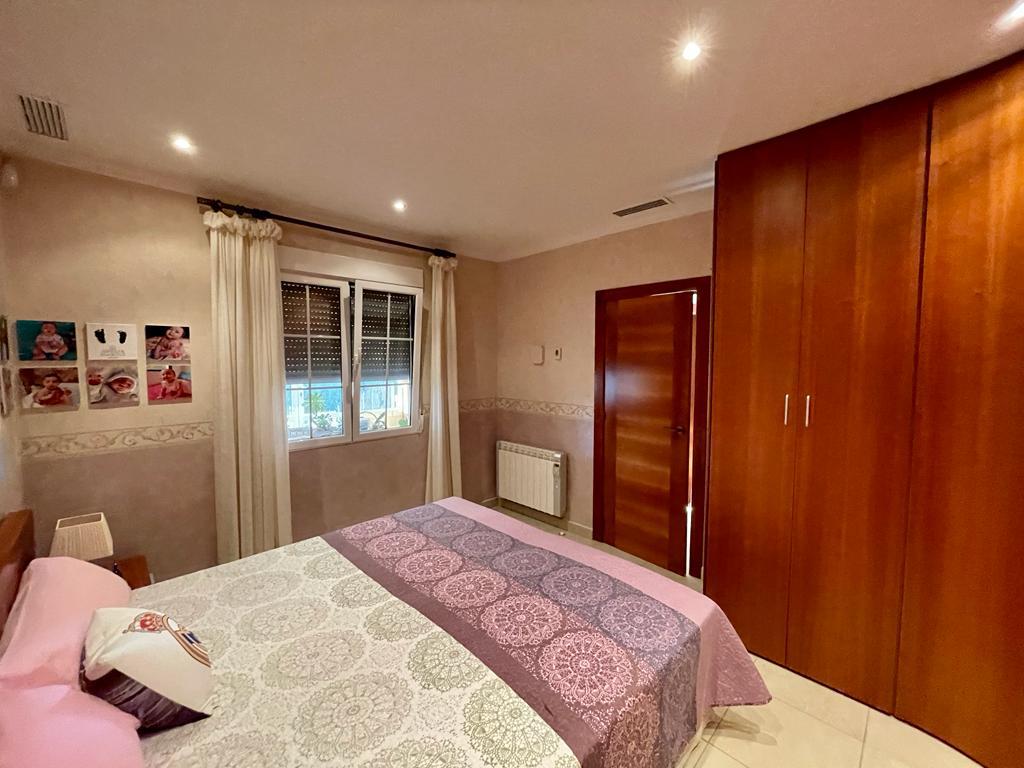 Villa for sale in Albatera