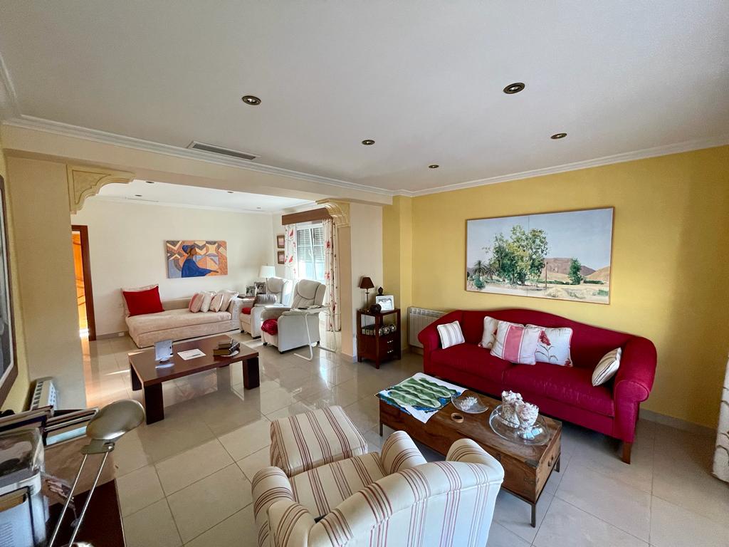 Villa for sale in Albatera