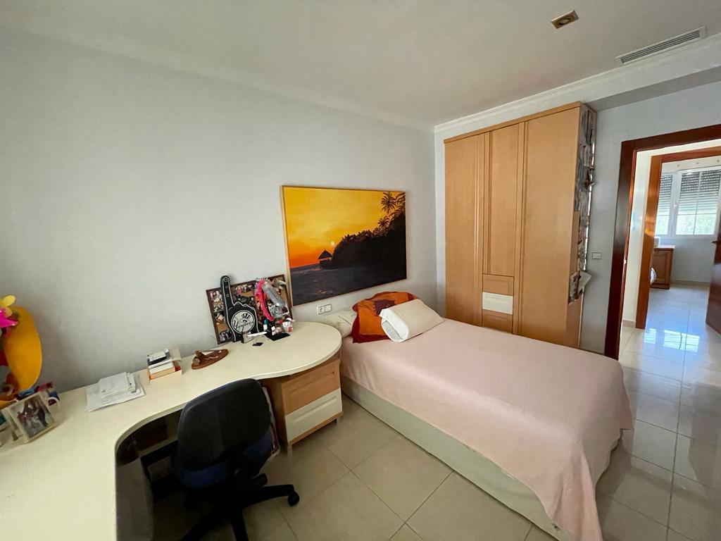 Villa for sale in Albatera