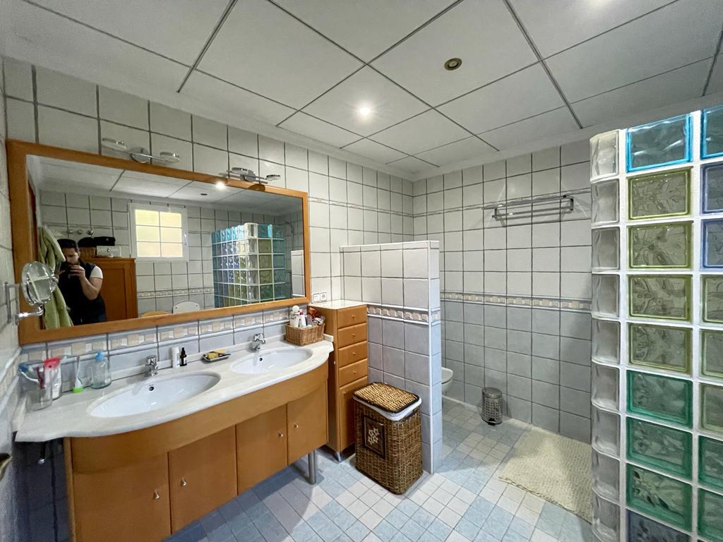 Villa for sale in Albatera