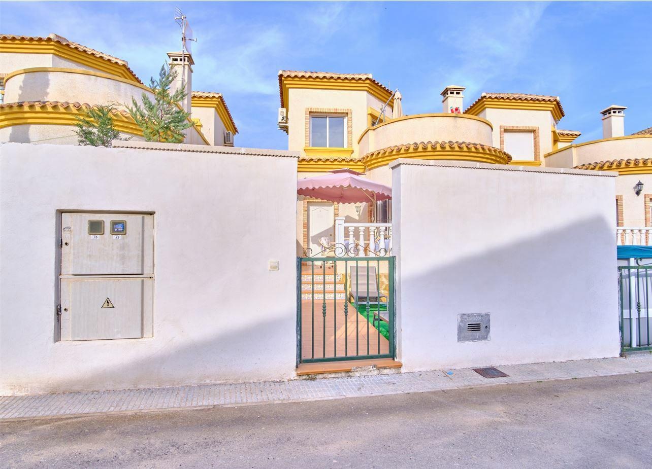 Villa for sale in Los Montesinos
