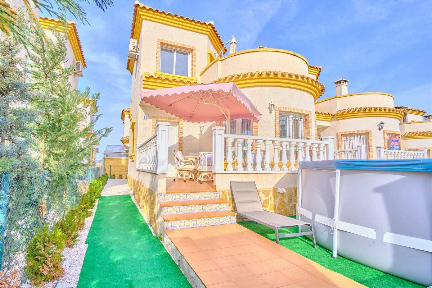 Villa for sale in Los Montesinos