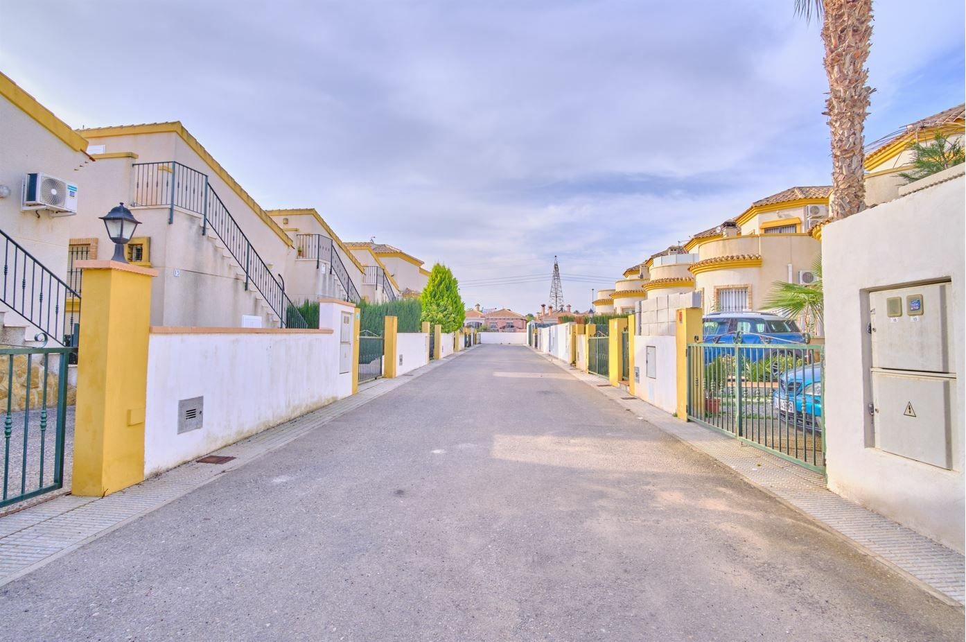 Villa for sale in Los Montesinos