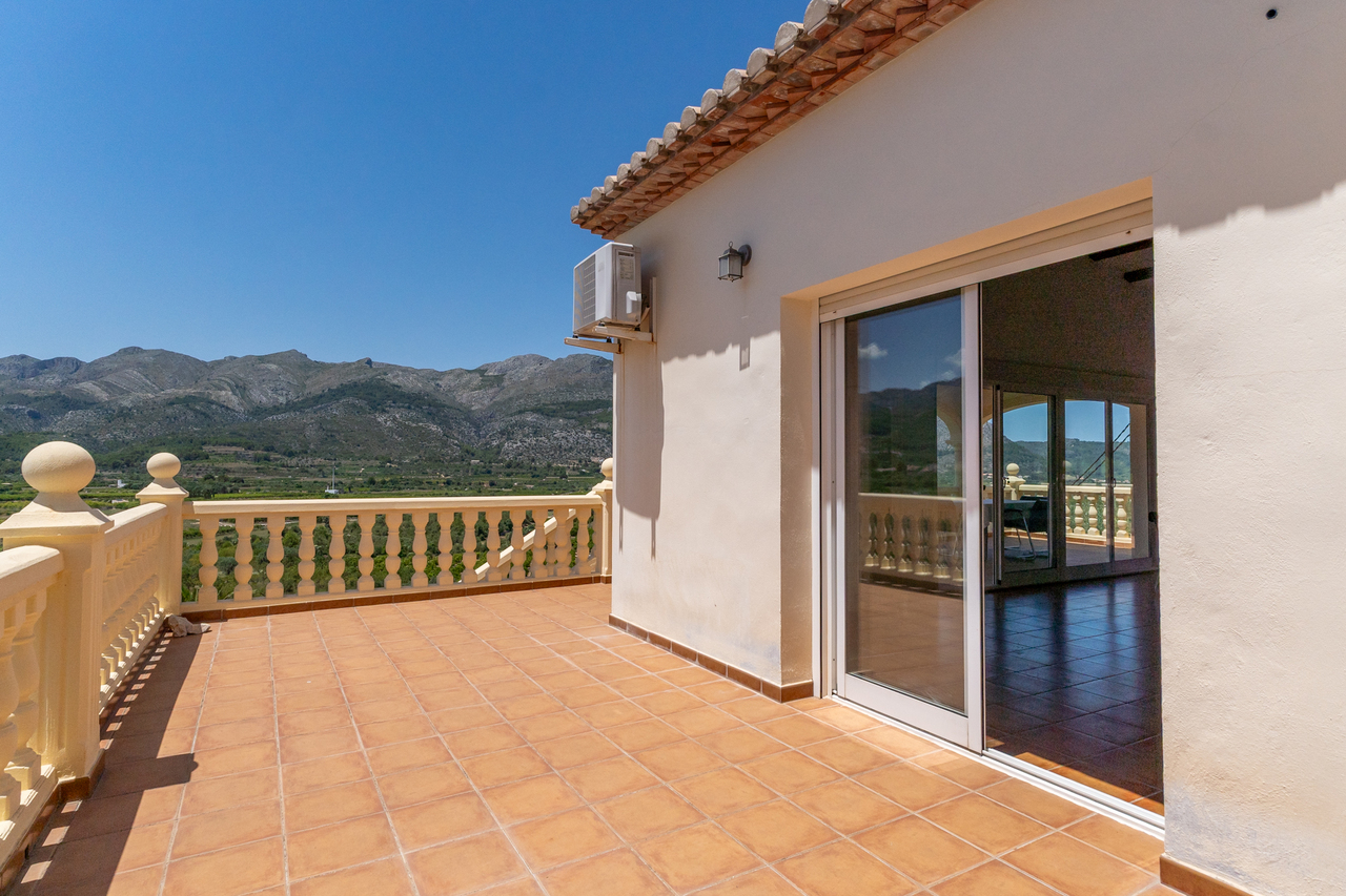 Villa for sale in Orba