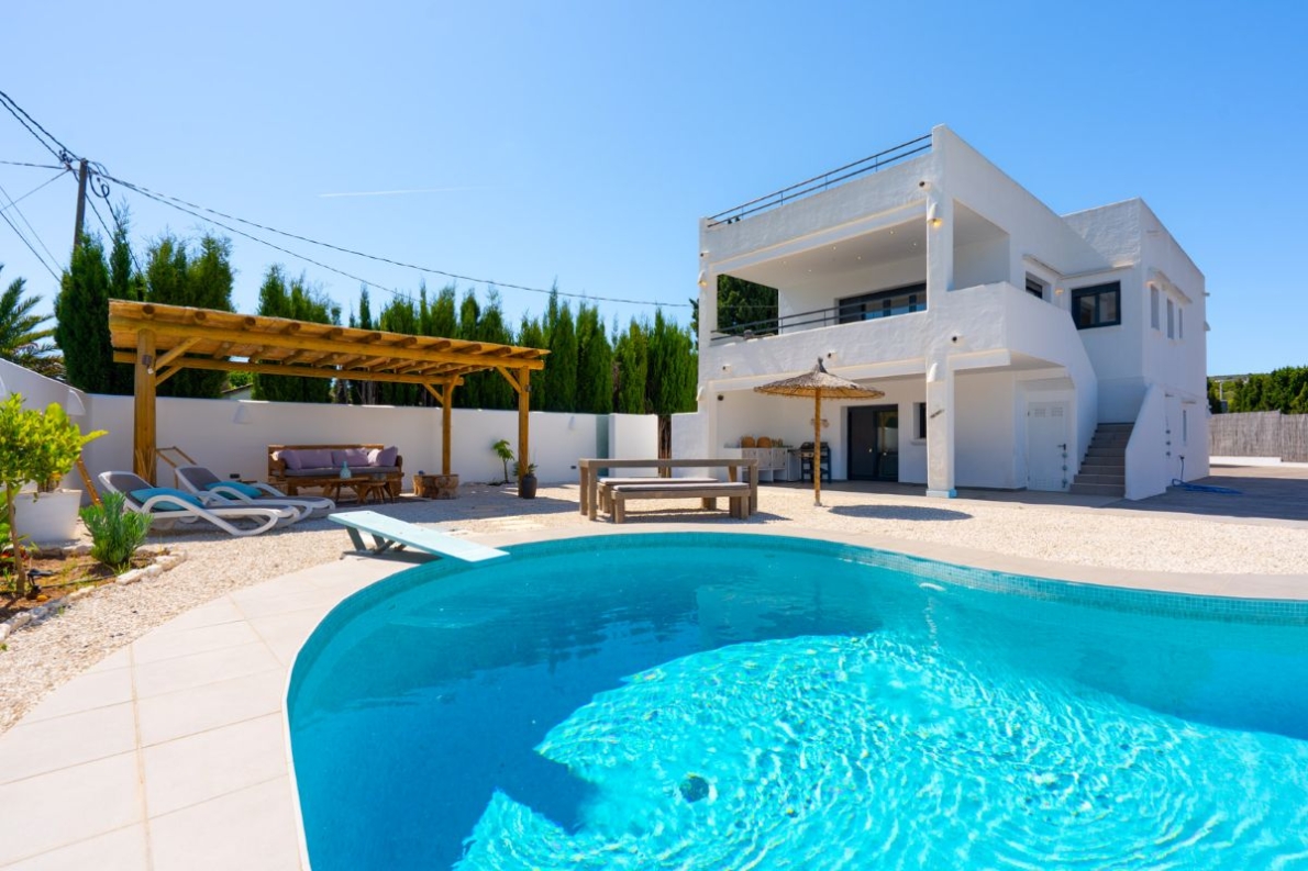 Villa close to beach for sale in Javea