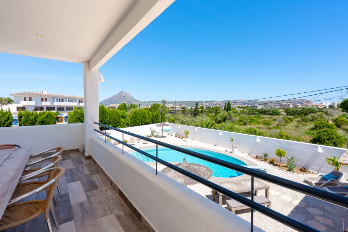 Villa close to beach for sale in Javea