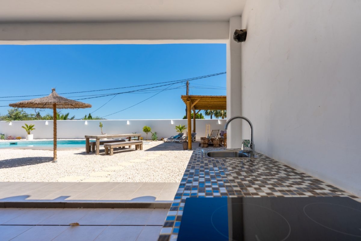 Villa close to beach for sale in Javea