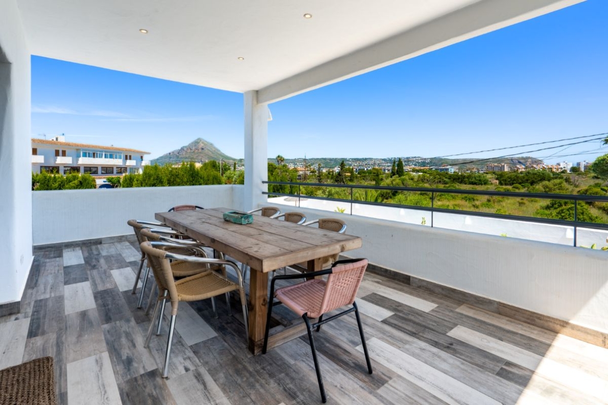 Villa close to beach for sale in Javea
