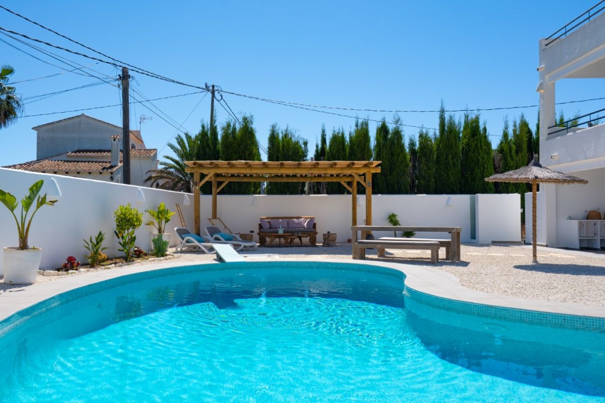 Villa close to beach for sale in Javea