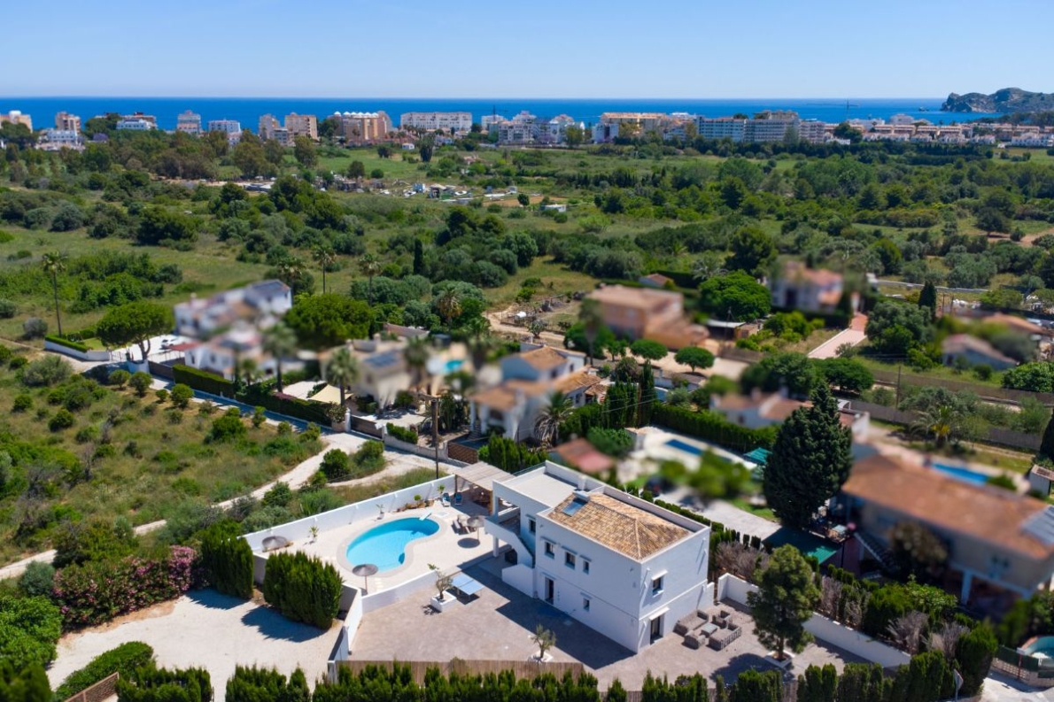 Villa close to beach for sale in Javea