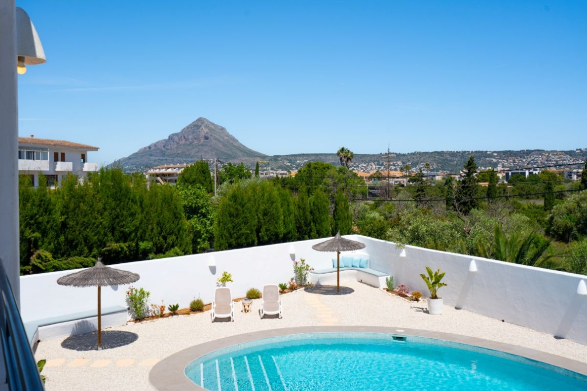 Villa close to beach for sale in Javea