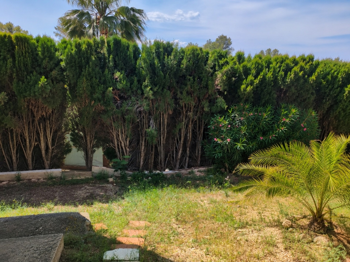Villa for sale in Moraira garden Renovated villa with expansion potential and open views in Moraira