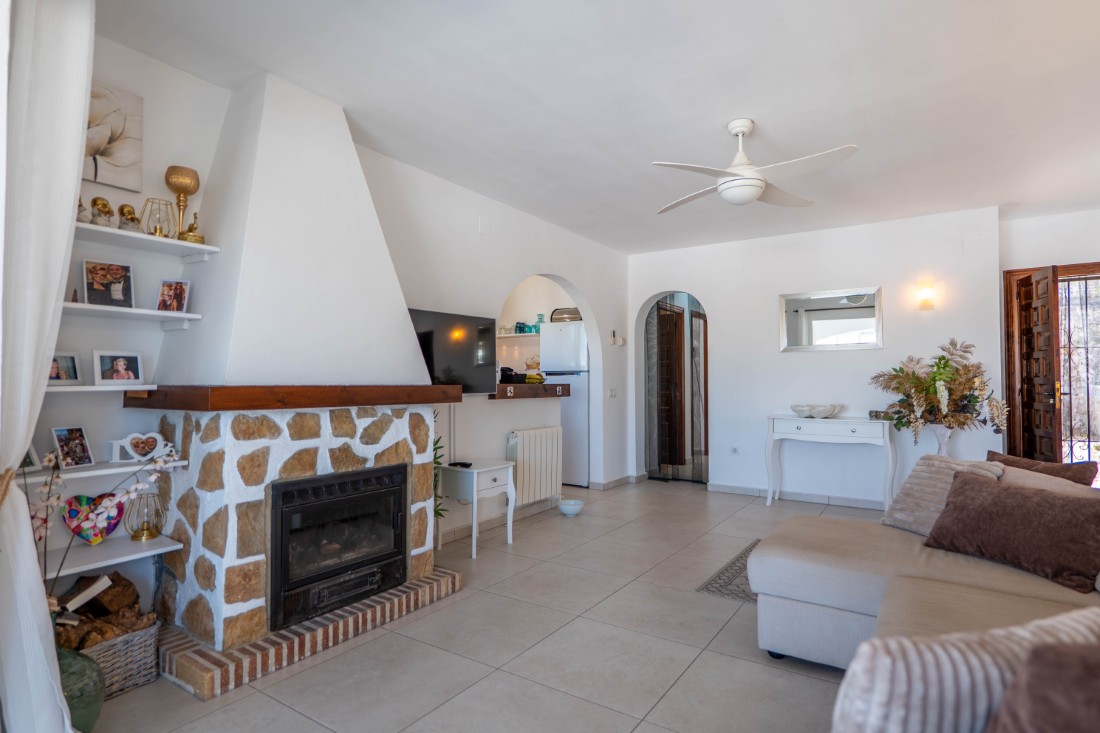 Villa with pool for sale in Moraira (16) Move-in ready villa with private swimming pool in Moraira