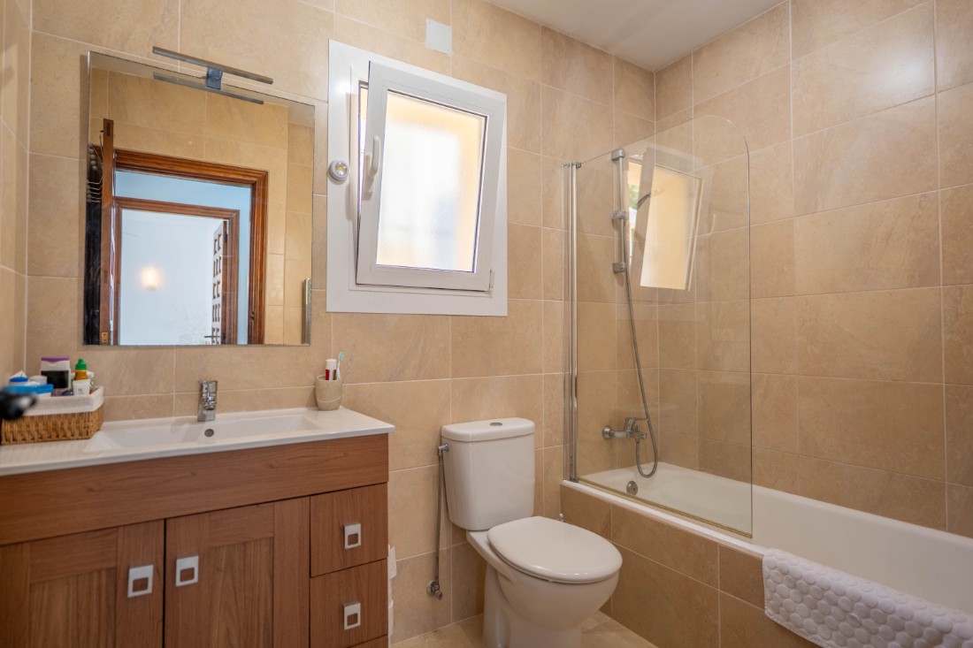 Villa with pool for sale in Moraira (21) Move-in ready villa with private swimming pool in Moraira