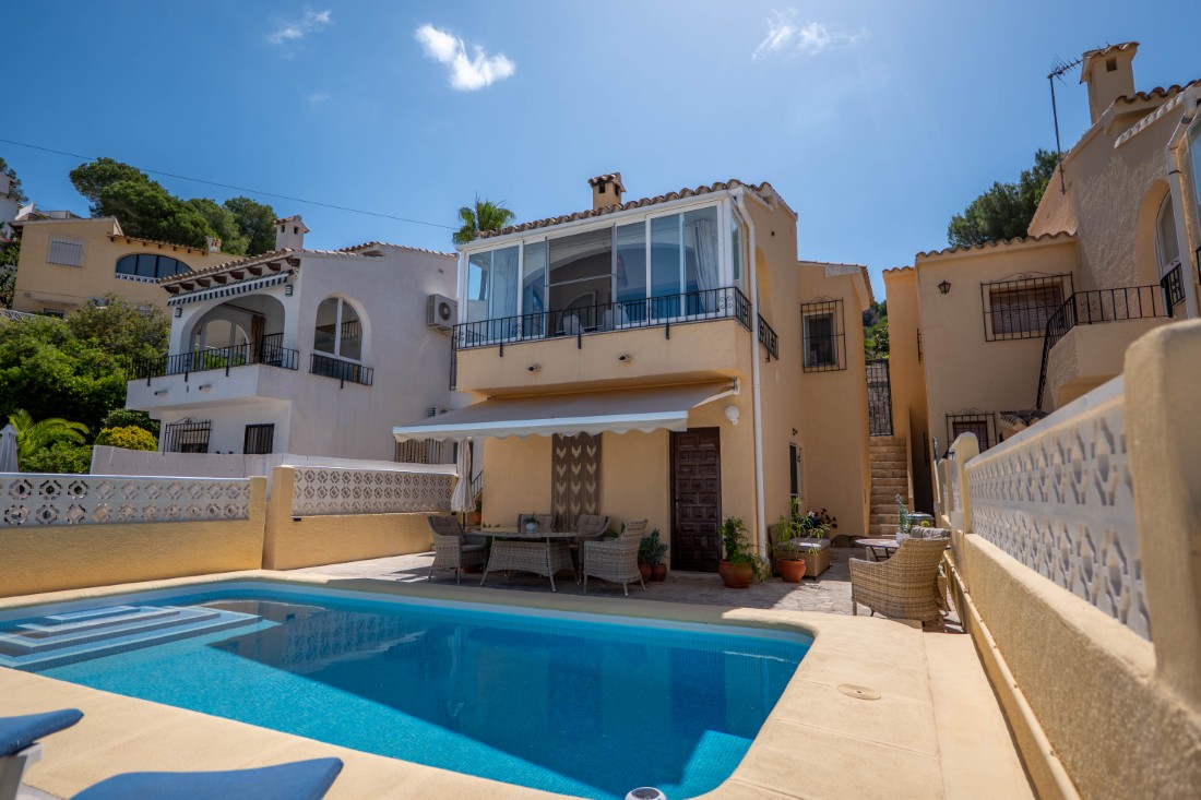 Move-in ready villa with private swimming pool in Moraira