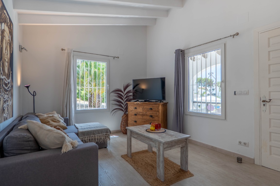 Renovated villa with expansion potential and open views in Moraira
