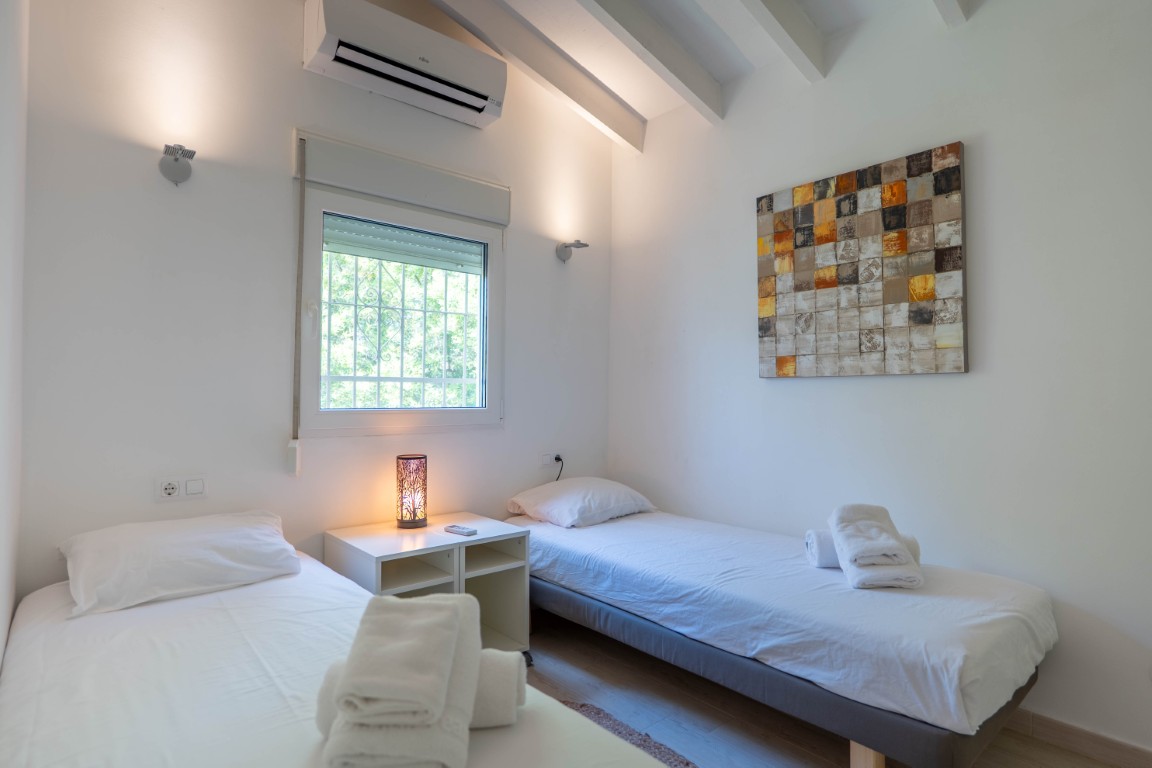 Renovated villa with expansion potential and open views in Moraira