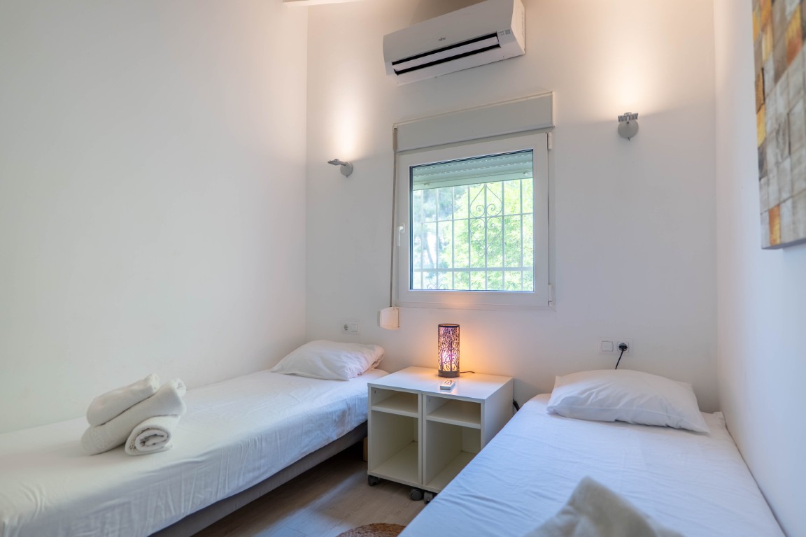Renovated villa with expansion potential and open views in Moraira