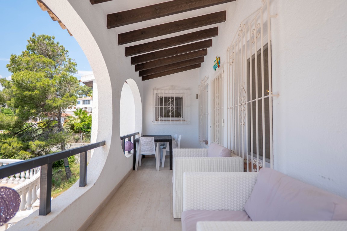 Renovated villa with expansion potential and open views in Moraira