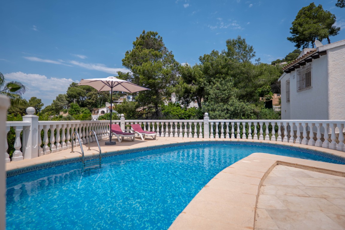 Renovated villa with expansion potential and open views in Moraira