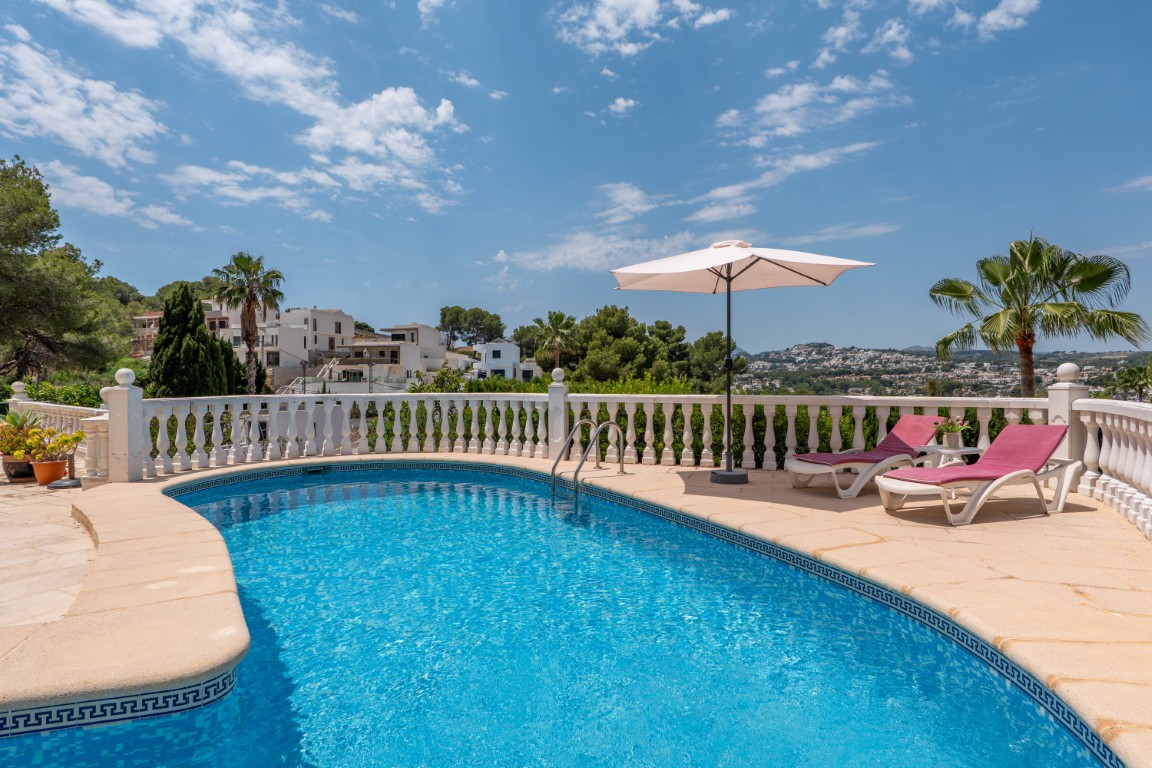 Renovated villa with expansion potential and open views in Moraira