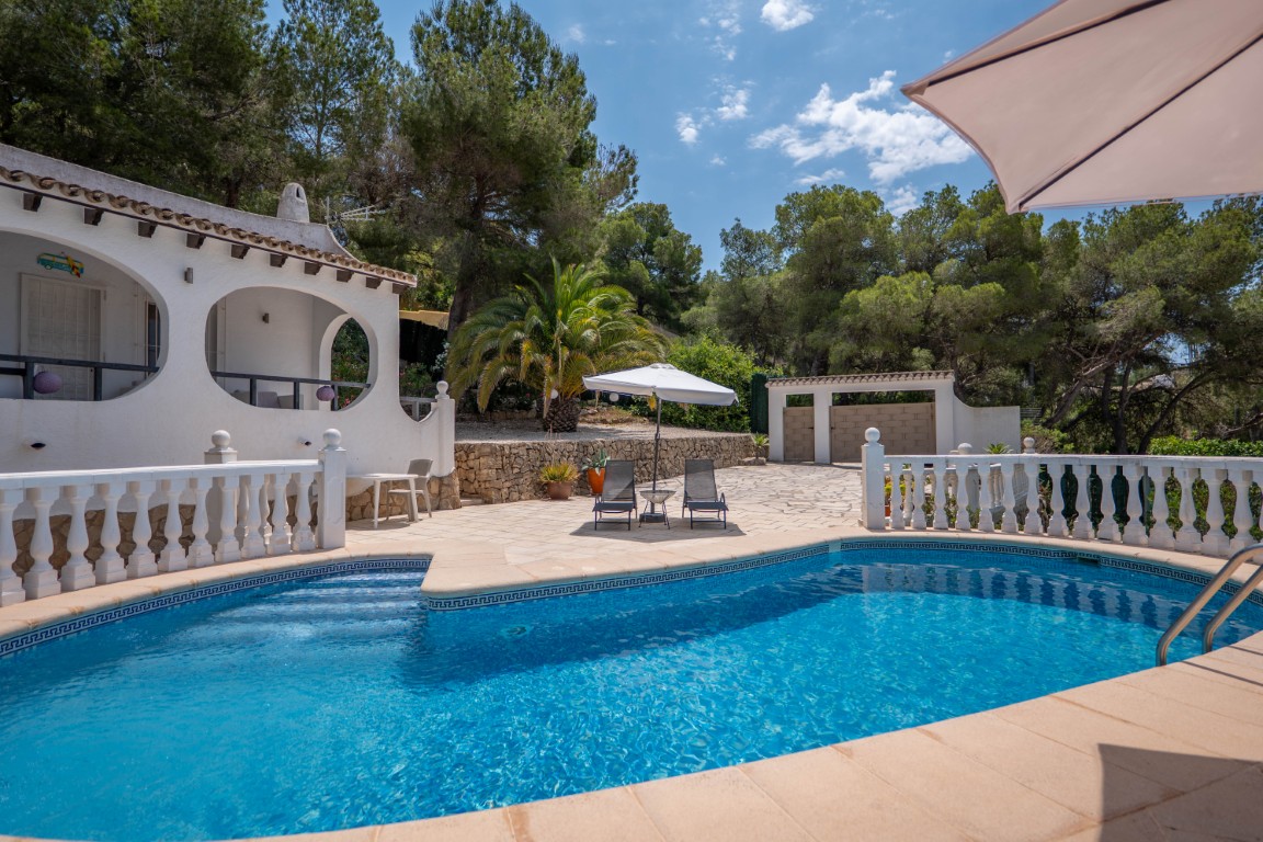 Renovated villa with expansion potential and open views in Moraira