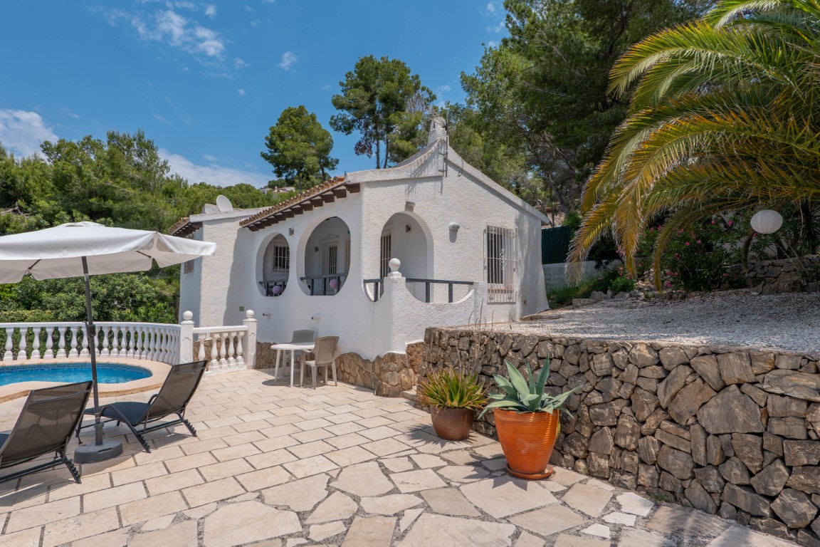Renovated villa with expansion potential and open views in Moraira