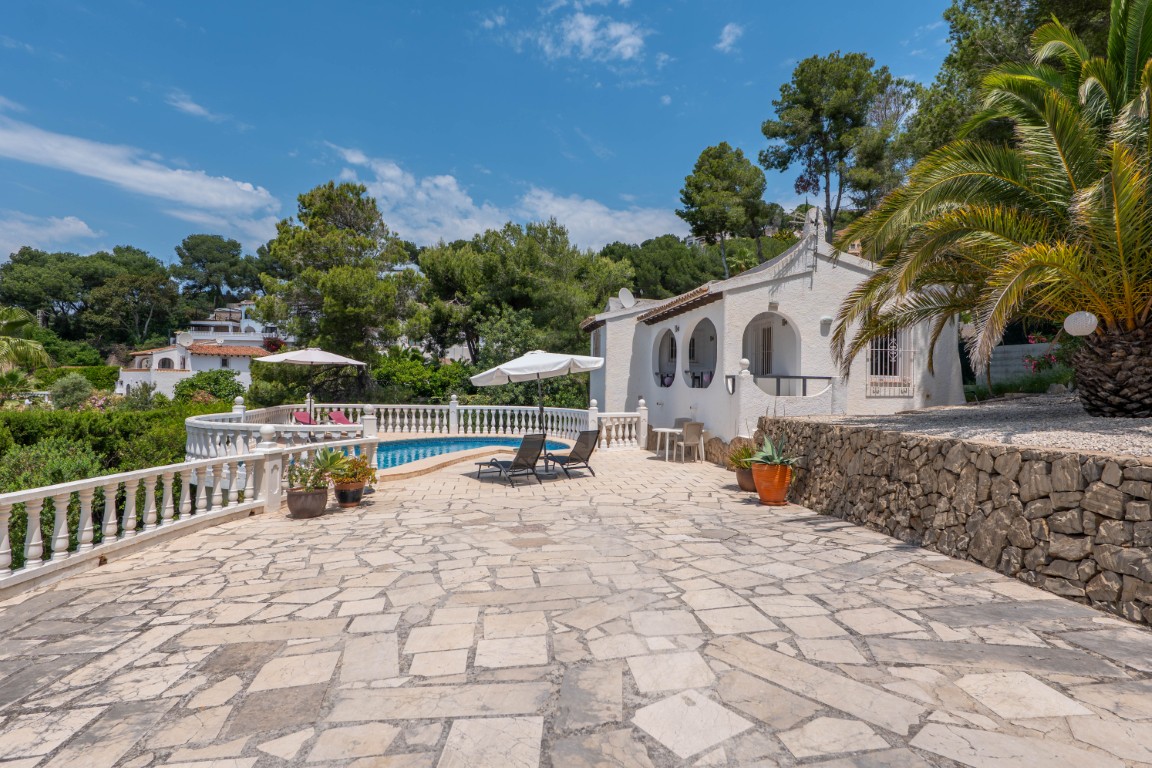 Renovated villa with expansion potential and open views in Moraira