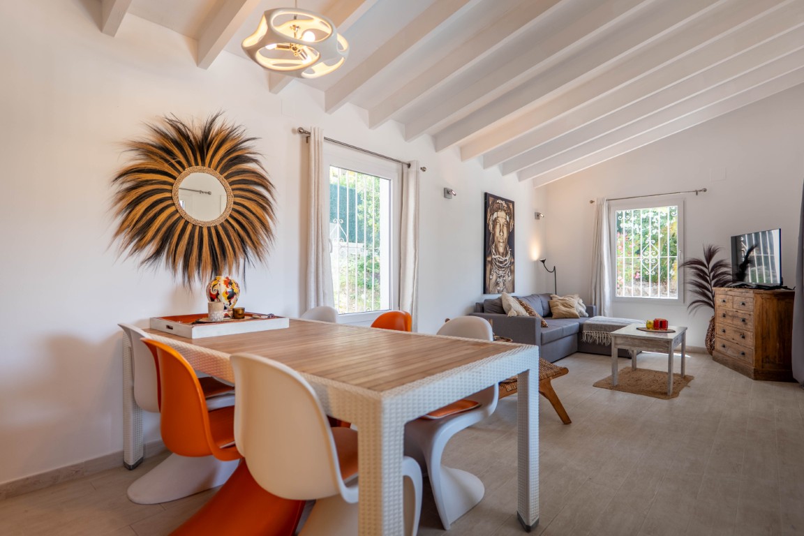 Renovated villa with expansion potential and open views in Moraira