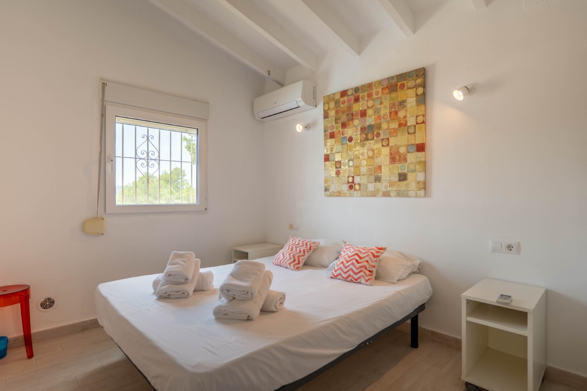 Renovated villa with expansion potential and open views in Moraira